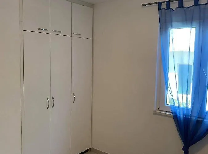 Genesis 特罗吉尔